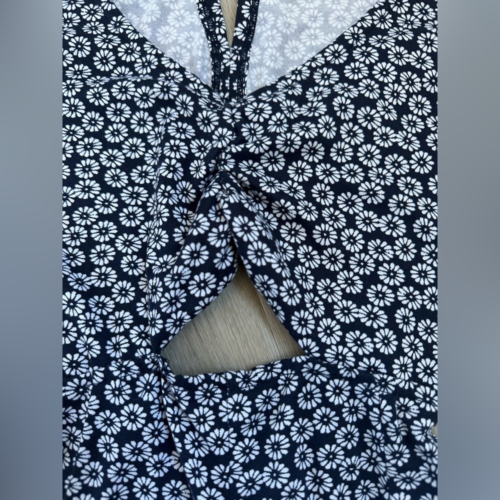 NWOT HOLLISTER Short sleeve short Romper size XXS blue and white floral - Picture 4 of 8
